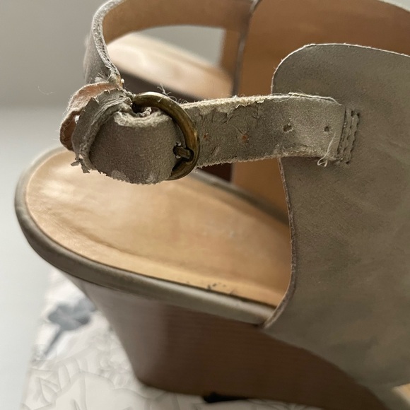 CL by Laundry Baja Sandals - Picture 9 of 9